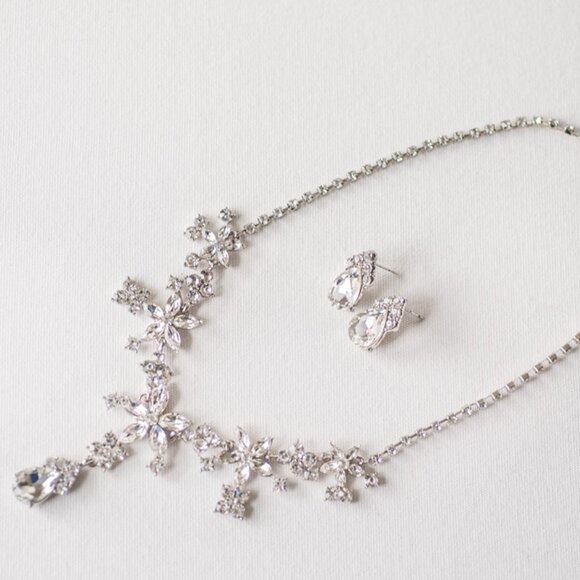 Crystal Bridal Necklace & Earring Set, Silver Floral design - Picture 3 of 5